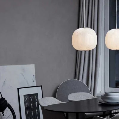 leklint134_lamella3_pendant_lifestyle2_2df7d4f1-94f9-4ff3-b4b6-e51c2fd859f4-1.webp